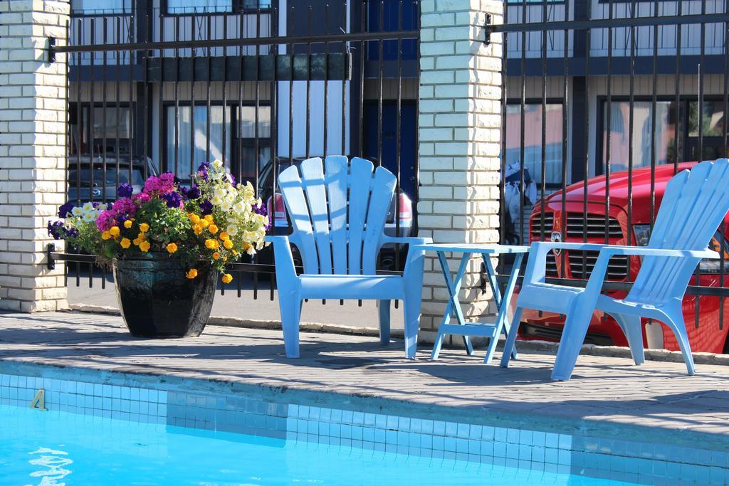 Canadas Best Value Inn Calgary YYC Exterior foto