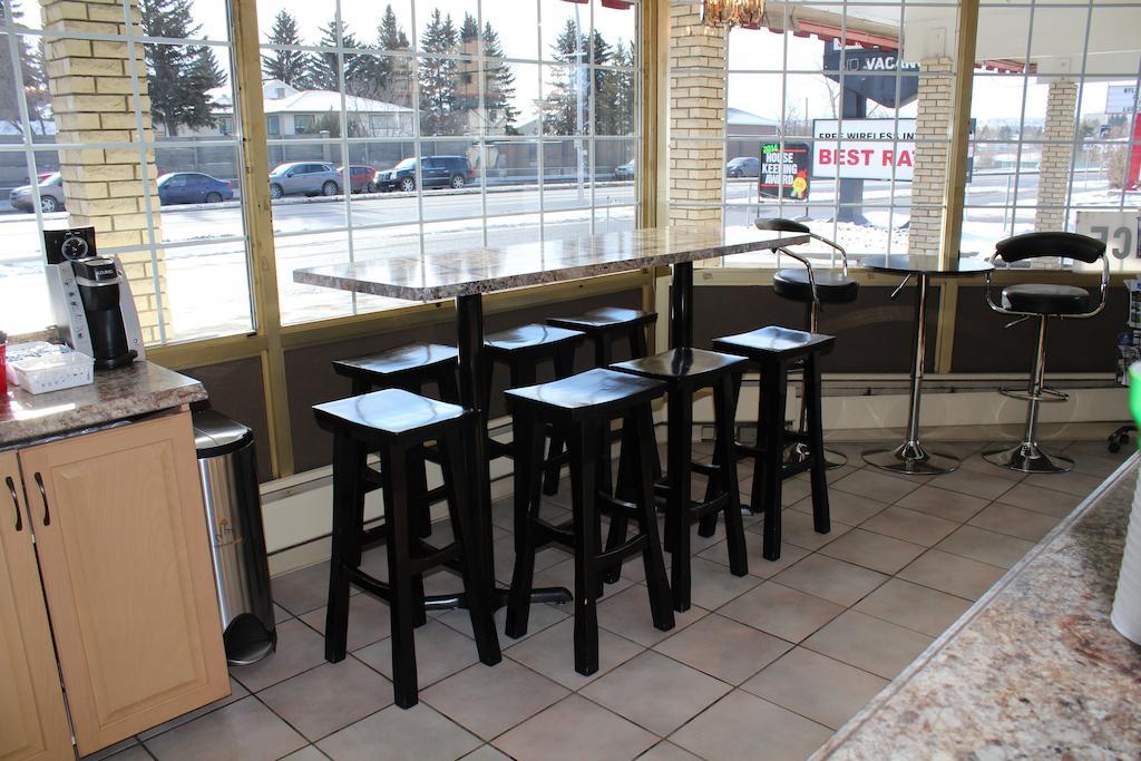 Canadas Best Value Inn Calgary YYC Exterior foto