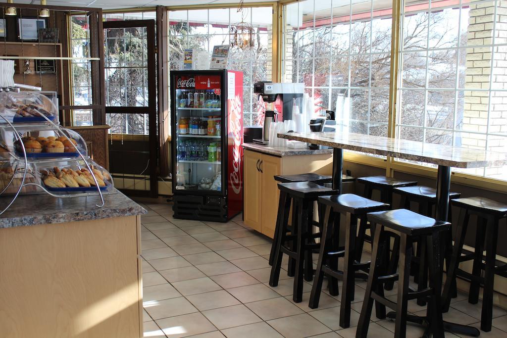 Canadas Best Value Inn Calgary YYC Exterior foto
