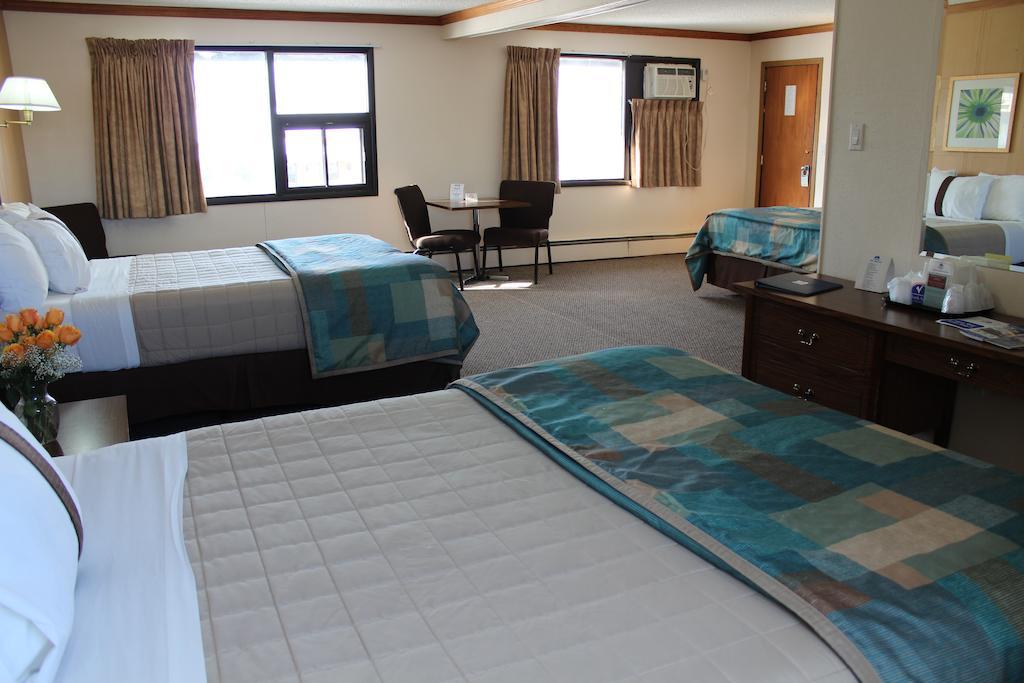 Canadas Best Value Inn Calgary YYC Exterior foto